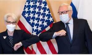 نائبة وزير الخارجية الأميركي، ويندي شيرمان، ونائب وزير الخارجية الروسي، سيرغي ريابكوف، يترأسان محادثات حول الحوار الاستراتيجي، حساب بعثة الولايات المتحدة في جنيف على 