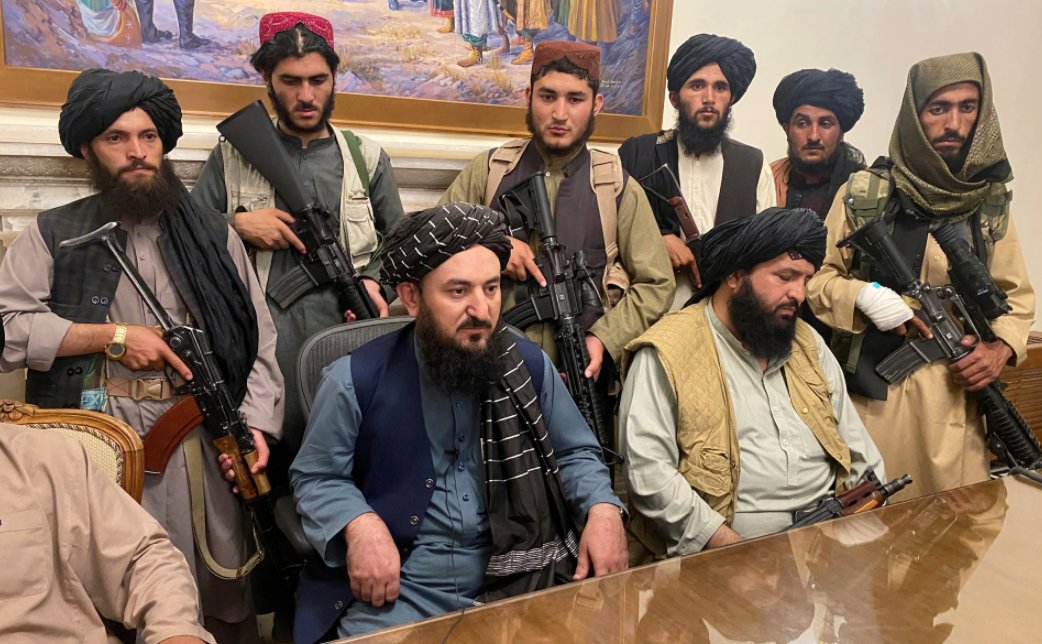 قيادات "طالبان" في القصر الرئاسي الأفغاني- 16 من آب (تيلجراف)