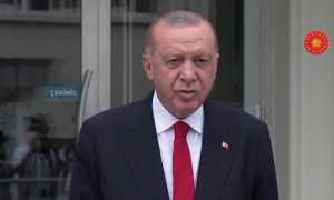 الرئيس التركي رجب طيب أردوغان في تصريح صحفي عقب صلاة الجمعة_ 6 من آب 2020 (رئاسة الجمهورية التركية _تويتر)