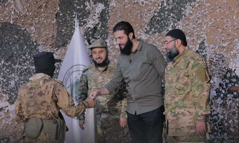 أبو محمد الجولاني خلال تخريج دورة القوات الخاصة – 26 آب 2021 (أمجاد)
