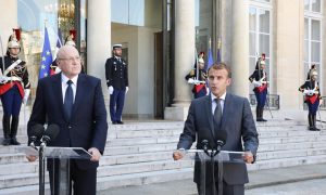 الرئيس الفرنسي إيمانويل ماكرون ورئيس الحكومة اللبنانية نجيب ميقاتي خلال مؤتمر صحفي في باريس_ 24 من أيلول (الوكالة اللبنانية الوطنية للإعلام)