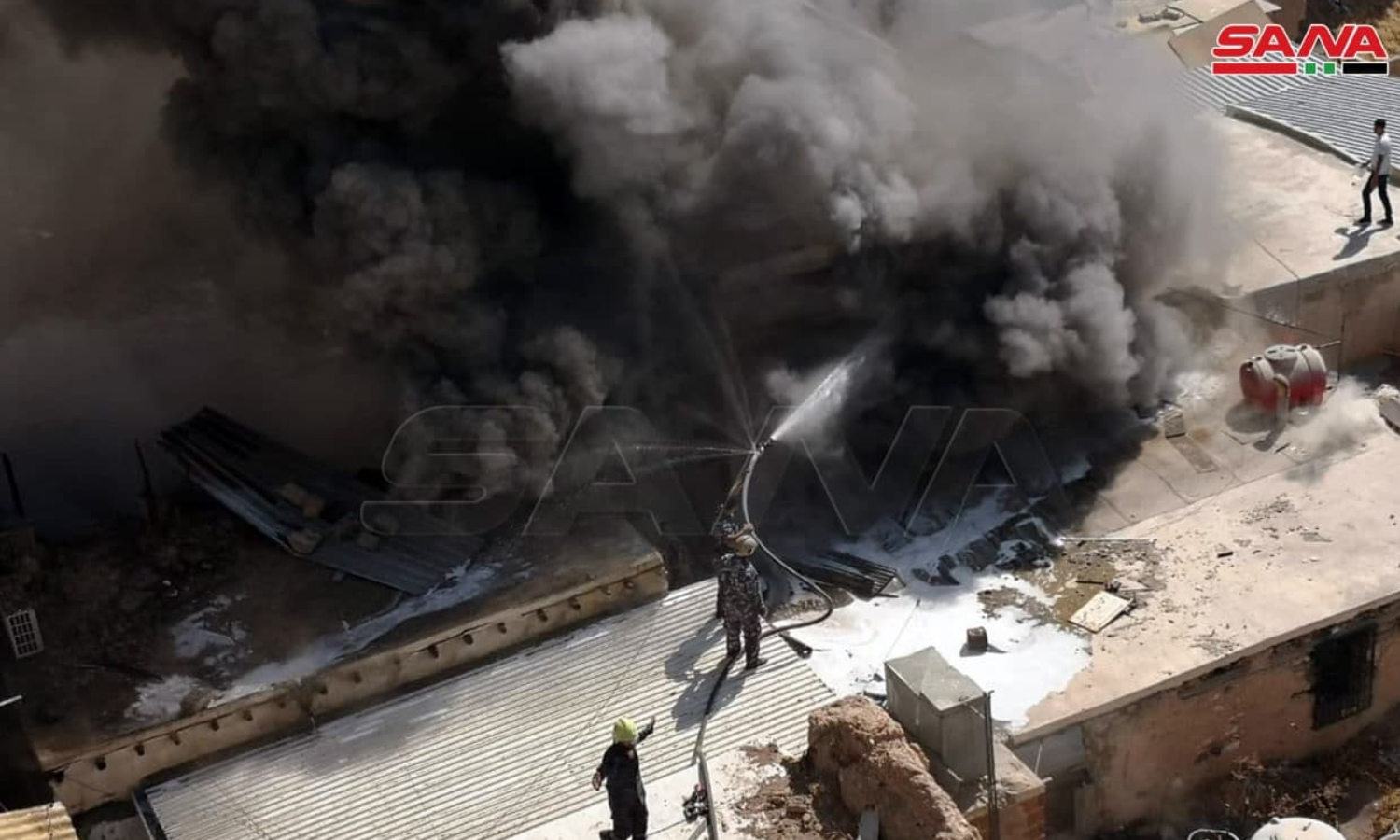 حريق في محل تجاري بسوق مدحت باشا بدمشق (سانا)