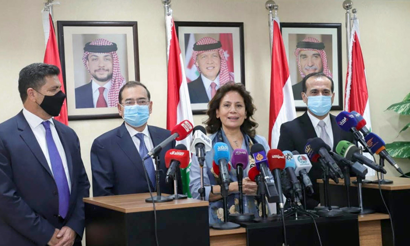 وزراء الطاقة لكل من الأدرن ومصر وسوريا ولبنان خلال مؤتمر صحفي بعد اجتماع حول تمرير الغاز المصري إلى لبنان_ 8 من أيلول (بترا)
