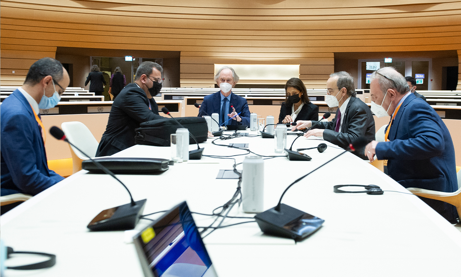 اجتماع رئيس اللجنة الدستورية، هادي من جانب المعارضة، وأحمد الكزبري، مع المبعوث الأممي غير بيدرسون - 17 من تشرين الأول 2021 (الأمم المتحدة)
