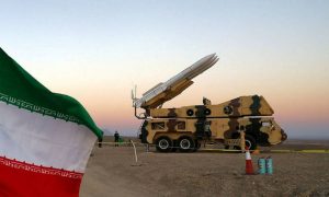 صاروخ خلال تدريبات عسكرية، بمشاركة وحدات الدفاع الجوي الإيرانية (West Asia News and reuters) 