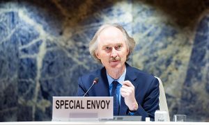 مبعوث الأمم المتحدة الخاص لسوريا غير بيدرسن يلتقي بأعضاء اللجنة الوسطى الثالثة قبل افتتاح اللجنة الدستورية السورية في جنيف. 17 من تشرين الأول 2021 (فيولين مارتن)