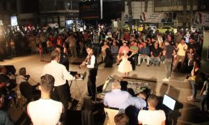 حفل عند مدخل قلعة حماة ضمن قعاليات 
