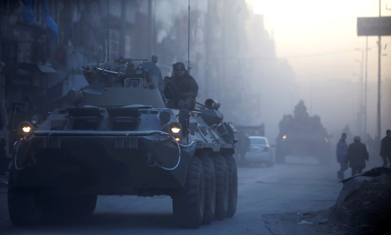 عربة "BTR" روسية في مدينة حلب- كانون الثاني 2017 (رويترز)