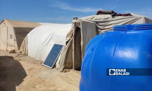 دورة مياه في مخيم غشوائي شمالي إدلب- 14 تشرين الأول 2021 (عنب بلدي/هاديا المنصور)
