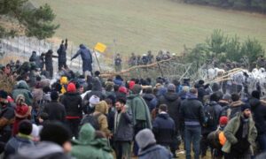 المهاجرون العالقون في الحدود بين بيلاروسيا وبولندا 8 تشرين الثاني 2021 (dw)