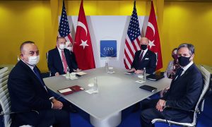الرئيس التركي رجب طيب أردوغان، ونظيره الأمريكي، جو بايدن، ووزيري خارجية البلدين على هامش قمة العشرين في روما_ 31 من تشرين الأول (رئاسة الجمهورةي التركية/ تويتر)