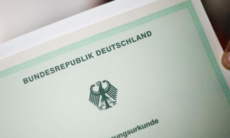 شهادة منح الجنسية الألمانية (dpa)