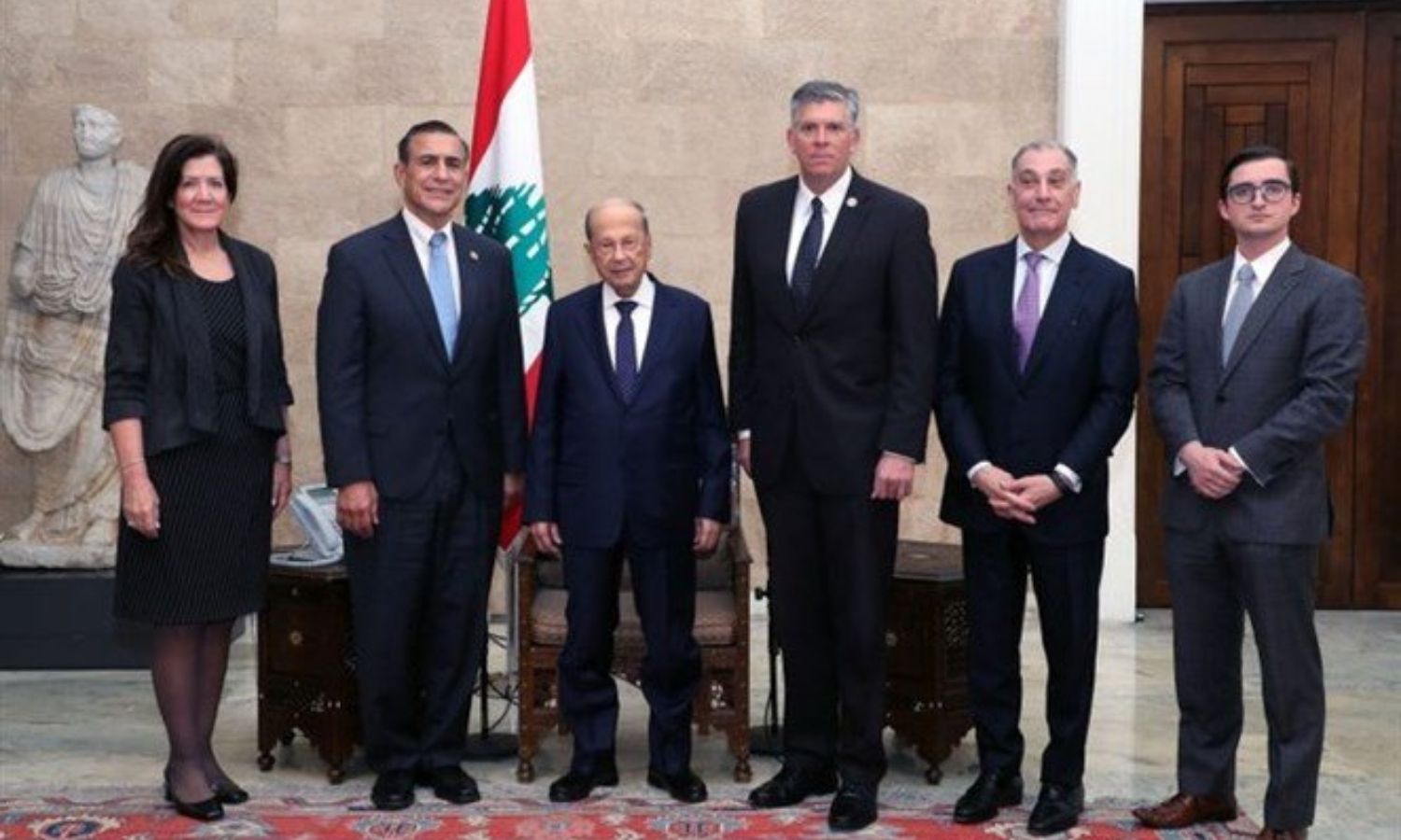 وفد من الكونغرس الأمريكي مع الرئيس اللبناني، ميشيل عون، والسفيرة الأميركية في لبنان، دوروثي شيا، "نداء بوست"، 2021.
