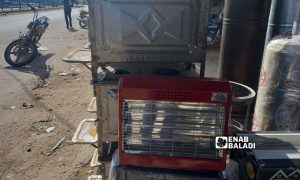 مدفأة كهربائية معروضة للبيع في أحد المحلات بريف درعا (عنب بلدي/حليم محمد)
