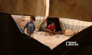 أطفال في مخيم جبل كللي في مدينة إدلب (عنب بلدي)
