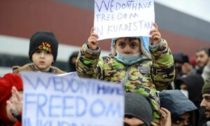 احتجاج المهاجرين على الجانب البيلاروسي من الحدود مع بولندا - 25  تشرين الثاني 2021 (رويترز)