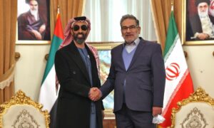 مستشار الأمن القومي لدولة الإمارات طحنون بن زايد، الأمين العام للمجلس الأعلى للأمن القومي الإيراني علي شمخاني 6 كانون الأول 2021(gulftoday)