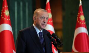 الرئيس التركي رجب طيب أردوغان في المجمع الرئاسي _ 8 كانون الأول 2021(موقع الرئاسة التركية)