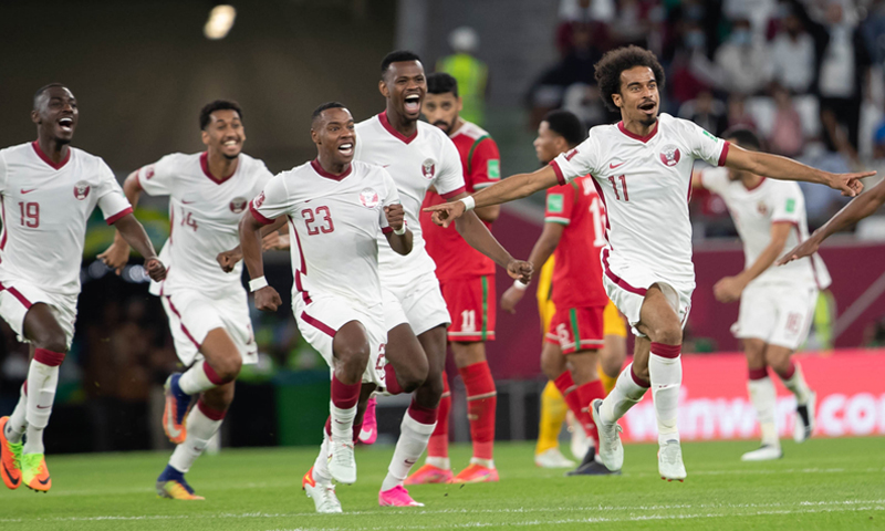 فرحة لاعبي قطر بالفوز على البحرين (الكأس)
