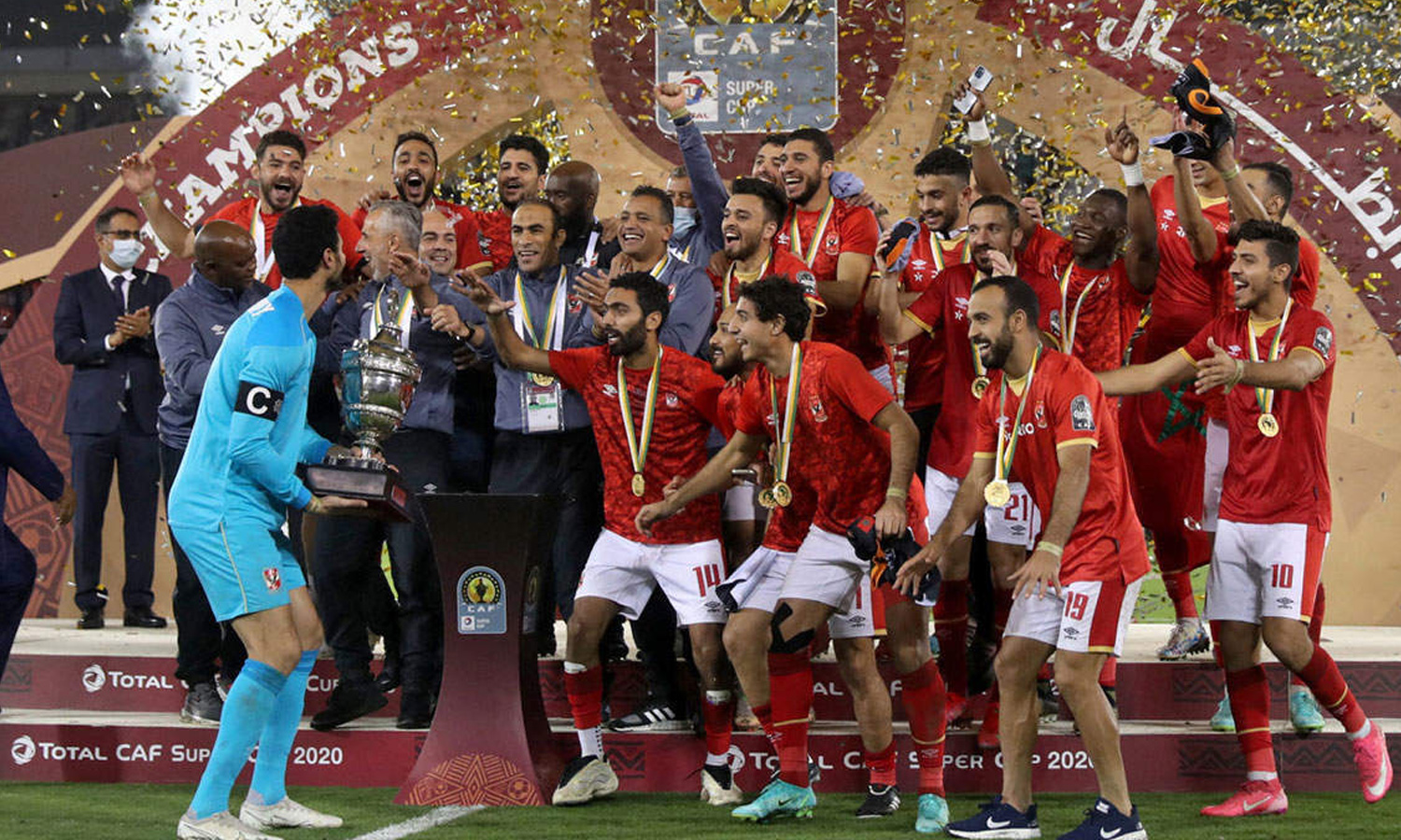 فربق نادي الأهلي المصري يتوج بكأس السوبر الأفريقي 2020 (الصفحة الرسمية للنادي)
