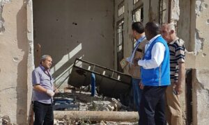 مدير "أونروا" في سوريا، أمانيا مايكل إيبيي، في زيارة لمخيم "حندرات" للاجئين الفلسطينيين في حلب، مجموعة العمل من أجل فلسطينيي سوريا"، 2021.