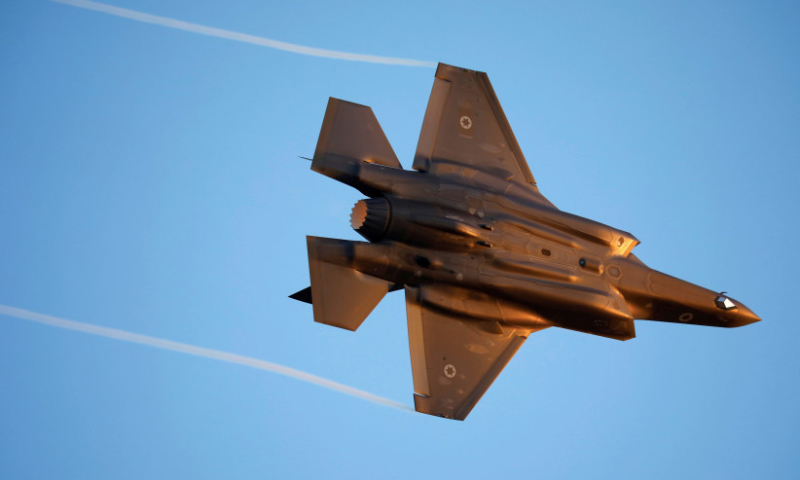 طائرة عسكرية إسرائيلية من طراز "F-35" (أمير كوهين/تويتر)