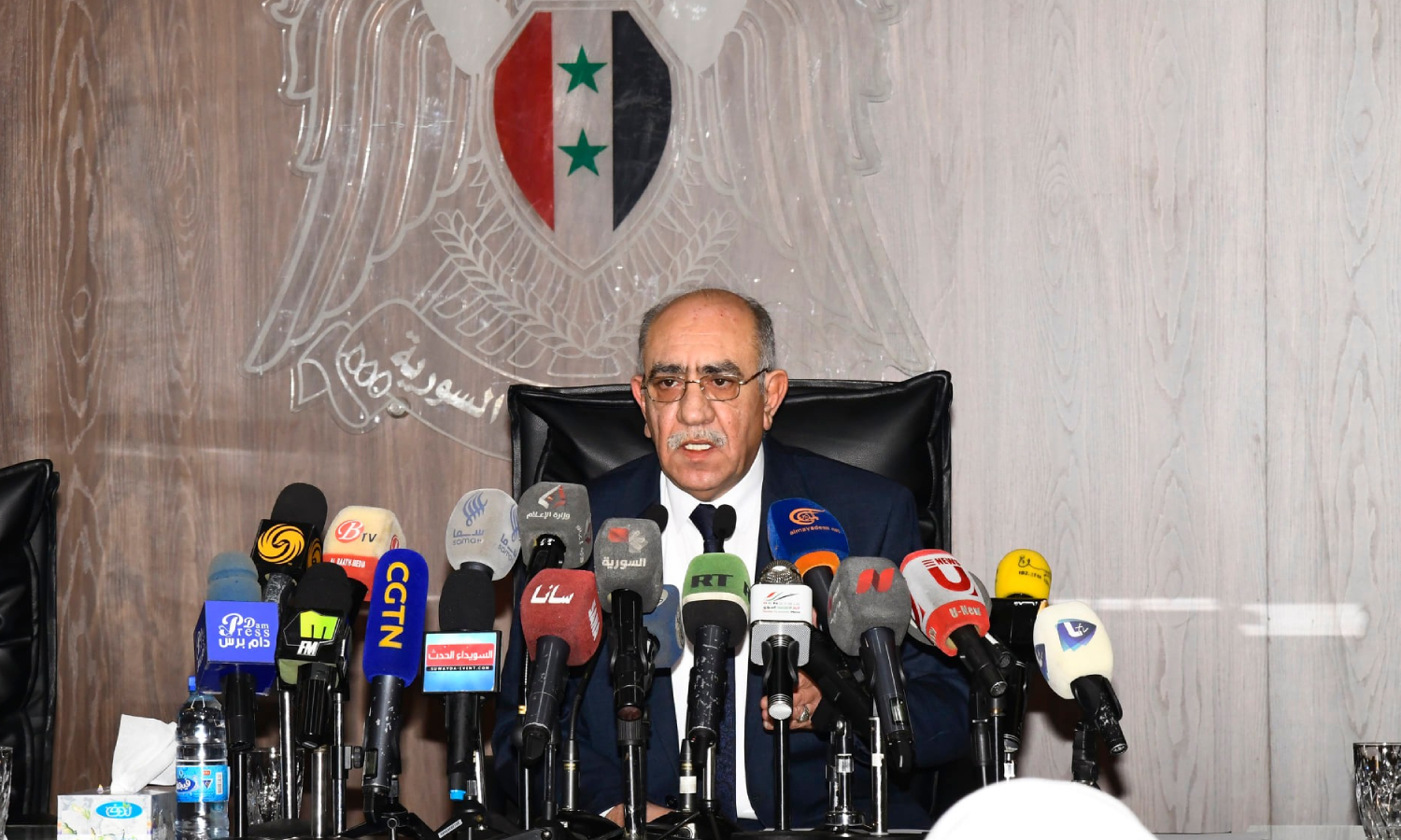 وزير الصناعة في حكومة النظام السوري، زياد صباغ، خلال مؤتمر صحفي في 8 من كانون الأول 2021 (وزارة الصناعة)