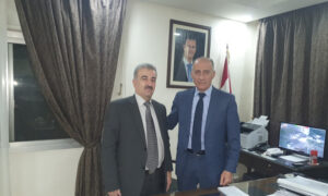 مدير عام "المؤسسة السورية للتجارة"، زياد هزاع، مع المدير العام لشركة "بردى"، علي عباس، في 18 من كانون الأول 2021 (صفحة الشركة في "فيس بوك")