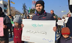 احتجاجات معلمين في مدينة الباب بريف حلب أمام المجلس المحلي 27 كانون الأول 2021(مرصد الباب)