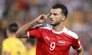 اللاعب السوري عمر السومة أثناء تصفيات كأس العالم 2018 (goal)
