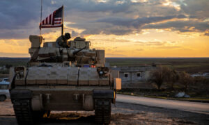 مركبة عسكرية تابعة للقوات الأمريكية في شمال شرقي سوريا (التحالف الدولي)
