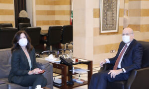 سفيرة الولايات المتحدة الأميركية في لبنان، دوروتي شيا،  رئيس الوزراء اللبناني، نجيب ميقاتي، 14 من كانون الثاني 2022 ( رئاسة الوزراء)