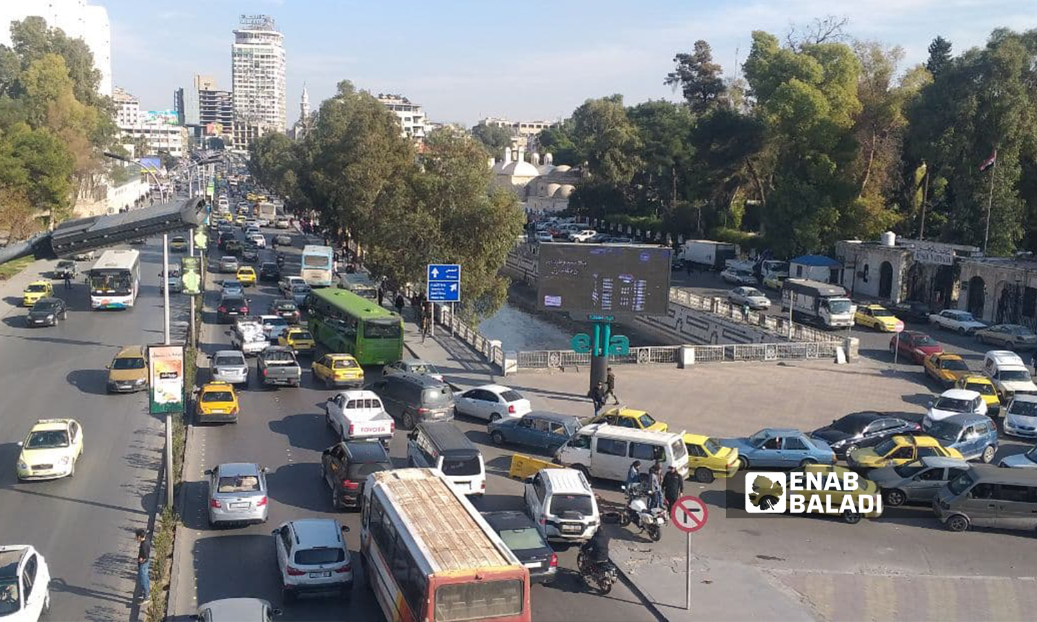 ازدحام مروري في شارع المعرض بدمشق - 28 كانون الثاني 2022 ( حسان حسان / عنب بلدي )
