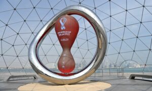 ساعة العد التنازلي الرسمية لكأس العالم في قطر 2022 _ كورنيش الدوحة ( getty images)