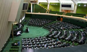 نظرة عامة على البرلمان الإيراني في طهران - 25 حزيران 2019 (رويترز)
