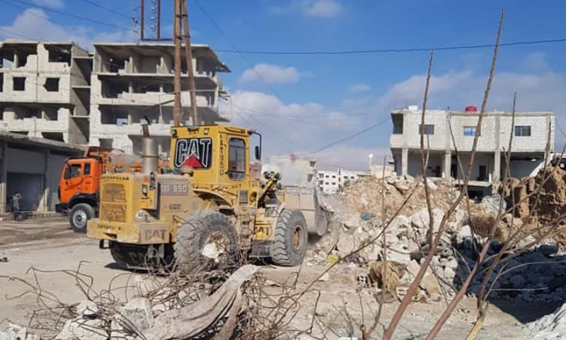 ترحيل أنقاض المباني المدمرة من مدينة داريا (محافظة ريف دمشق)
