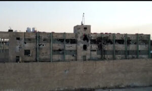 أحد مباني سجن غويران في الحسكة بعد مواجهات عسكرية بين قسد ومقاتلي تنظيم الدولة المتواجدين في السجن- 26 كانون الثاني 2022 (هاوار)