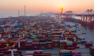 ميناء يانغشان في شنغهاي - الصين (ويكيبيديا)