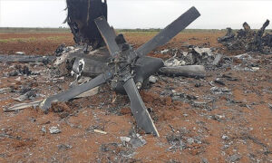 حطام المروحية الأمريكية التي عُثر عليه في بلدة جنديرس بريف حلب الشمالي- 3 شباط 2022 (شبكات محلية/ تيلجرام)