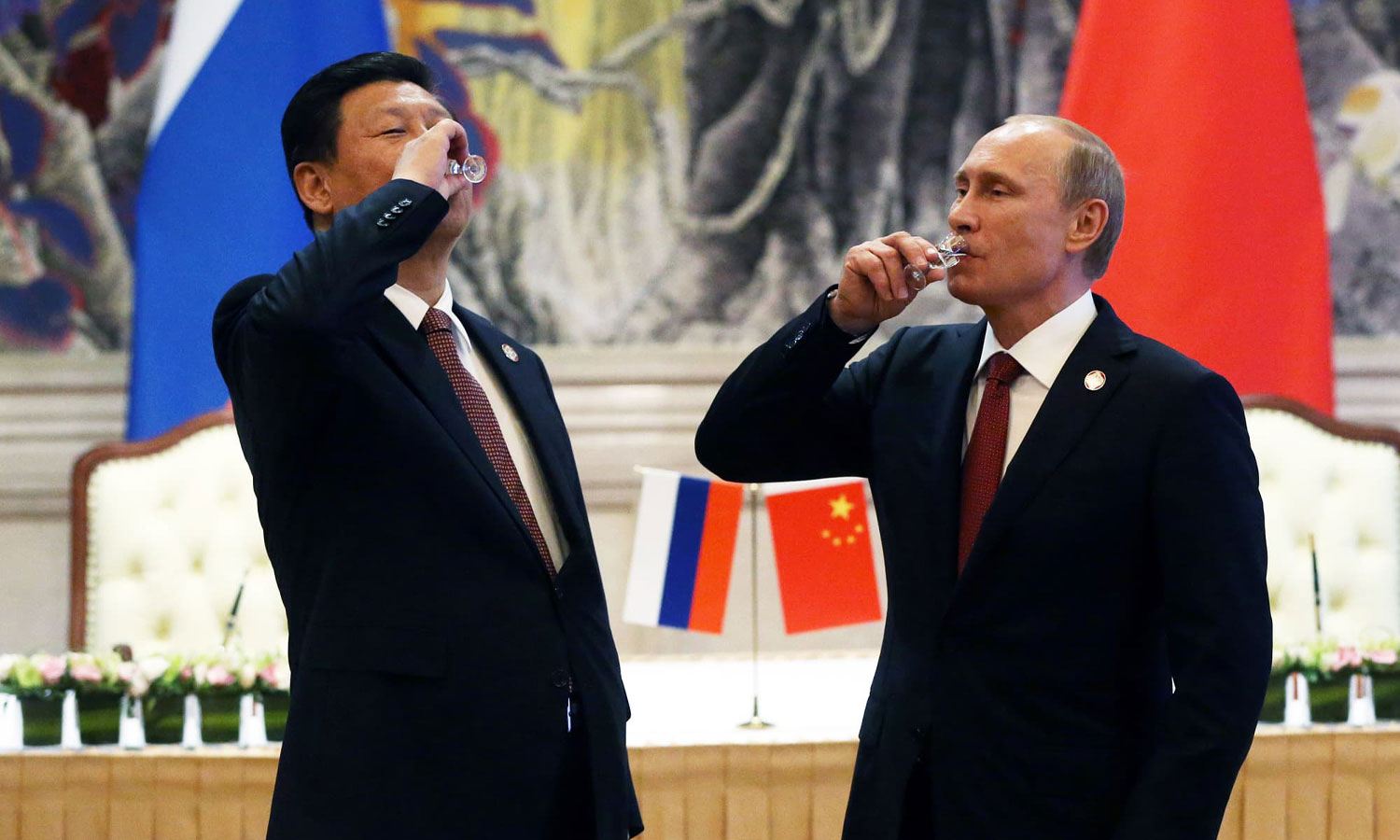 الرئيس الروسي فلاديمير بوتين والرئيس الصيني شي جين بينغ (Sasha Mordovets)