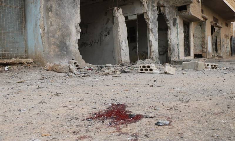 آثار دماء على أرضية سوق آفس عقب استهداف قوات النظام للسوق- 27 شباط 2022 (الدفاع المدني السوري)