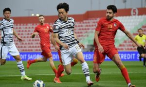 لاعبو المنتخب الكوري والسوري خلال مباراة التصفيات الآسيوية المؤهلة لكأس العالم _1 شباط 2022 (AFC)