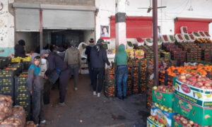 إحدى المحال التجارية التي أغلقها مجلس محافظة دير الزور في منطقة سوق الهال- 14 من شباط 2022 (الإعلام الإلكتروني في دير الزور)