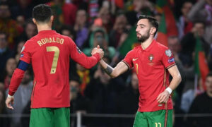 فرحة فرنانديز ورونالدو بالفوز على مقدونيا الشمالية والتأهل لمونديال 2022 - 29 اذار 2022 ( yahoo sport )

