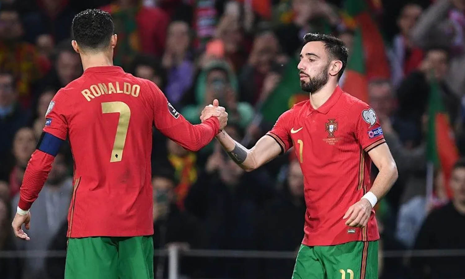 فرحة فرنانديز ورونالدو بالفوز على مقدونيا الشمالية والتأهل لمونديال 2022 - 29 اذار 2022 ( yahoo sport )
