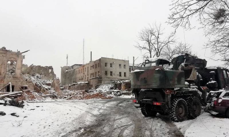 مبنى مدمر في أعقاب القصف الأخير خلال الغزو الروسي على أوكرانيا في خاركيف، أوكرانيا- 5 آذار 2022 (رويترز)