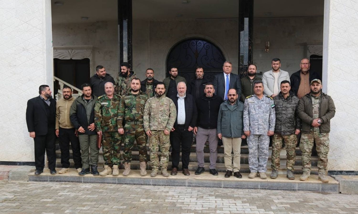 من اجتماع الحكومة "المؤقتة" مع قيادات في "الجيش الوطني" _8 من آذار 2022 (الحكومة السورية المؤقتة/ تويتر)
