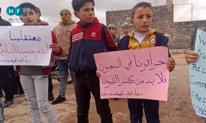 أطفال مشاركين في المظاهرة التي شهدتها درعا البلد- 25 من آذار 2022 (تجمع أحرار حوران)