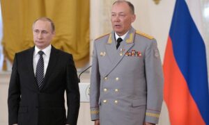 فلاديمير بوتين وألكسندر دفورنيكوف في موسكو عام 2016 (سبوتنيك)
