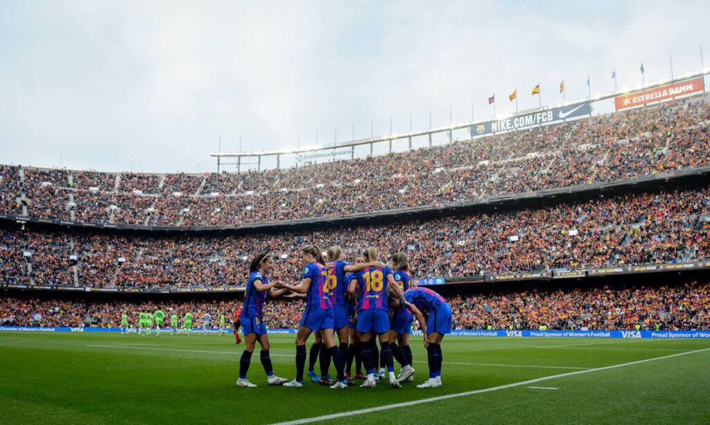 نادي برشلونة للسيدات في ملعب الكامبنو ( fcbarcelona )